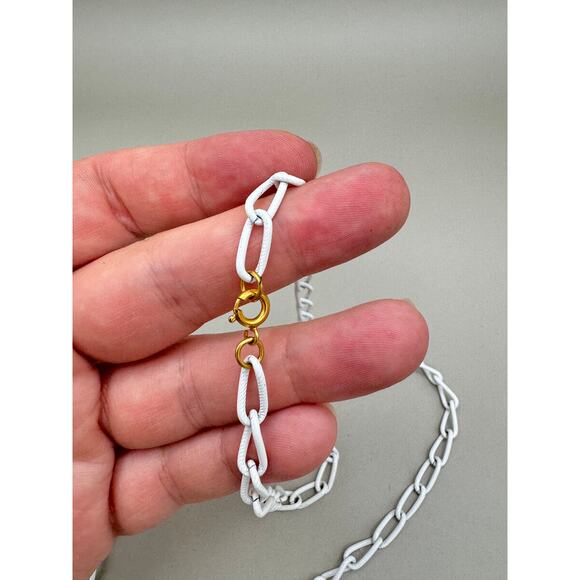 Vintage White Horned Owl with Emerald Rhinestone Eyes Pendant Necklace - Picture 5 of 7